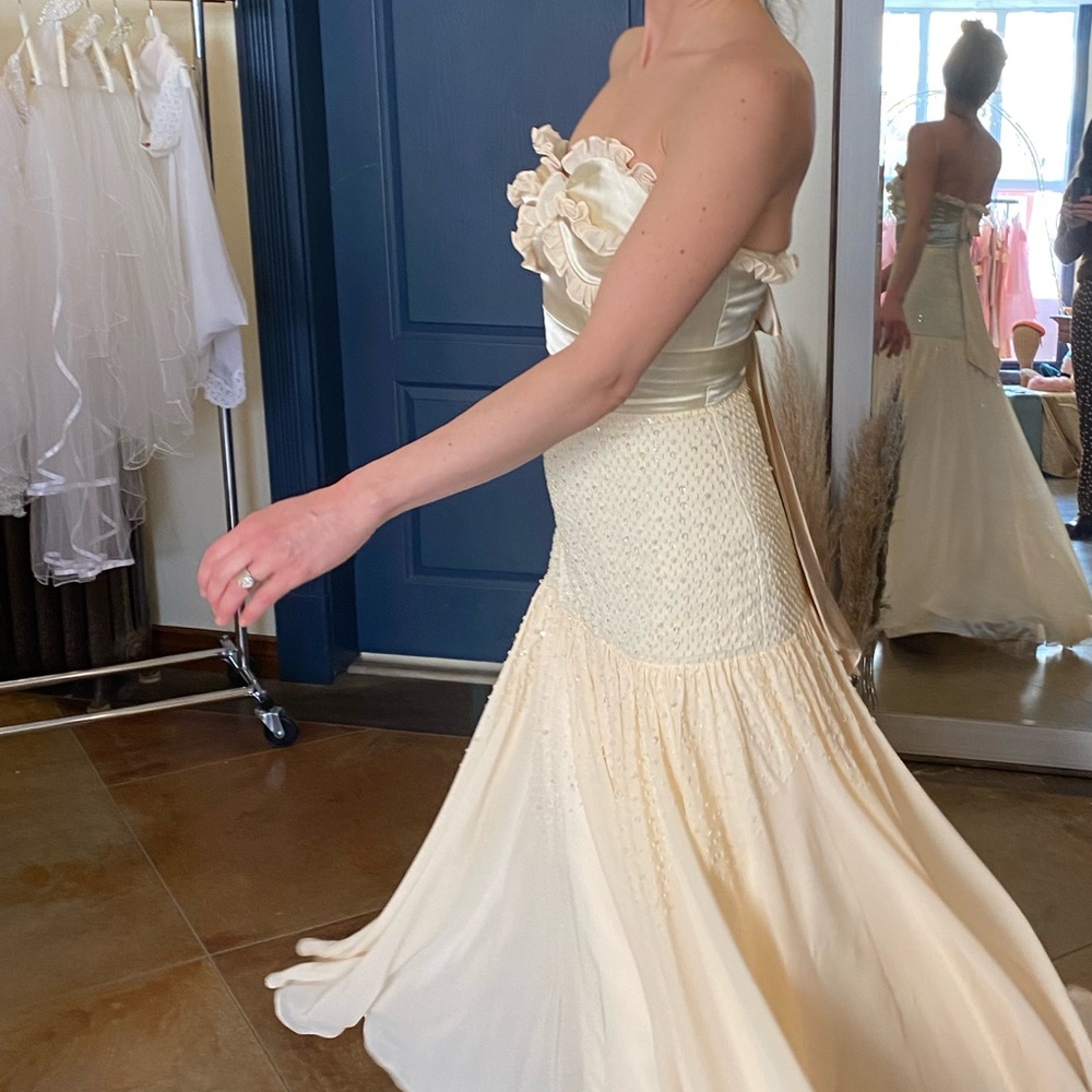 Strapless Ruffle Corset Top Wedding Dress - XS - Picture 2 of 15